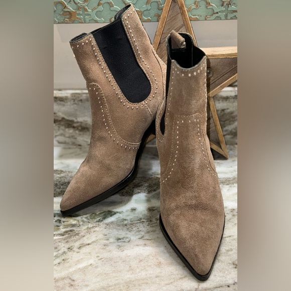 PAIGE Willa Studded Chelsea Ankle Boot 7 - Picture 1 of 12